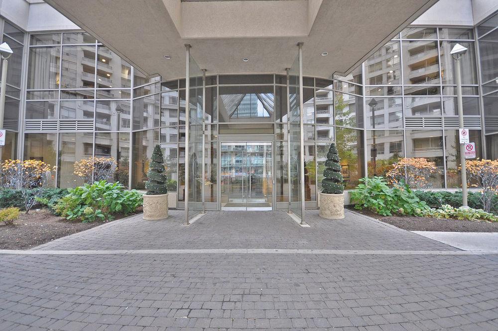 Downtown Mississauga Executive Suites Sq1 Exterior photo